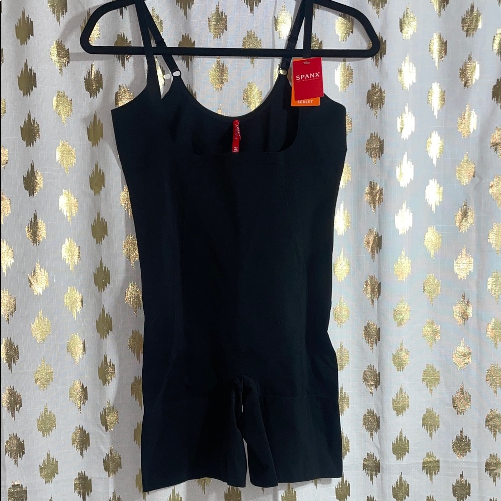 SPANX Women's Black Bodysuit sculpt